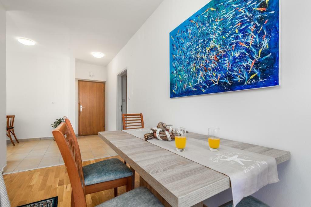 Apartment Roza, Sea View, Free Parking
